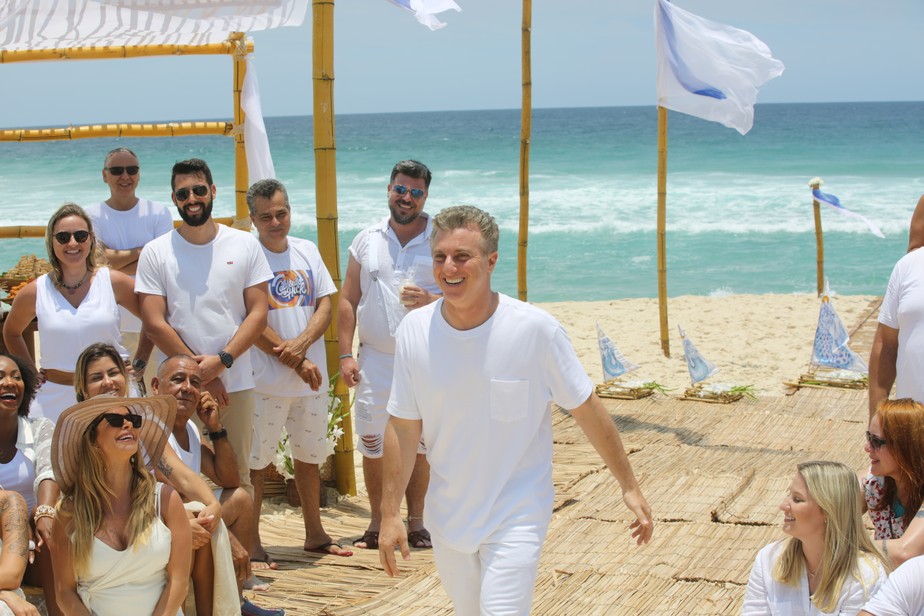 Ana Carolina E Seu Jorge Caldeirao Do Huck Caldeirao Celebra Fim De Ano E Luciano Huck Faz Oferenda Em