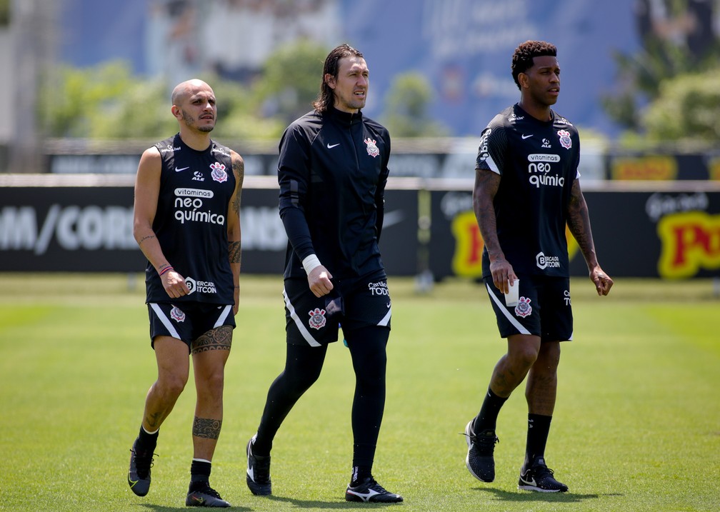 F�bio Santos, C�ssio e Gil s�o alguns dos jogadores mais velhos do Corinthians � Foto: Rodrigo Coca / Ag.Corinthians