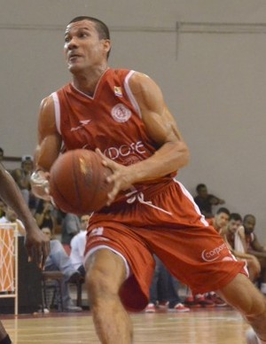 Mais calmo aos 38, armador Valtinho lidera o Paulistano diante do Flamengo