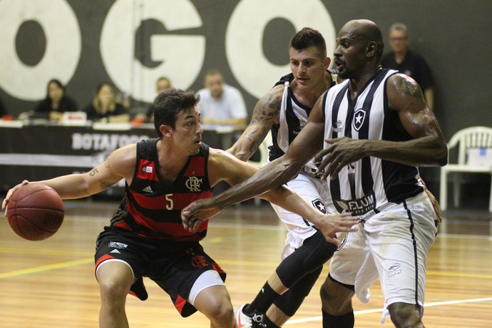 No retorno de Fischer, Flamengo pega Pinheiros na estreia em casa pelo NBB