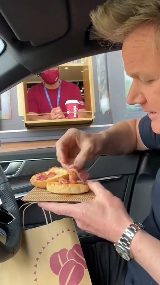 Chef Gordon Ramsay come fast-food e reclama de sanduíche para atendente  (Foto: Reprodução/TikTok)
