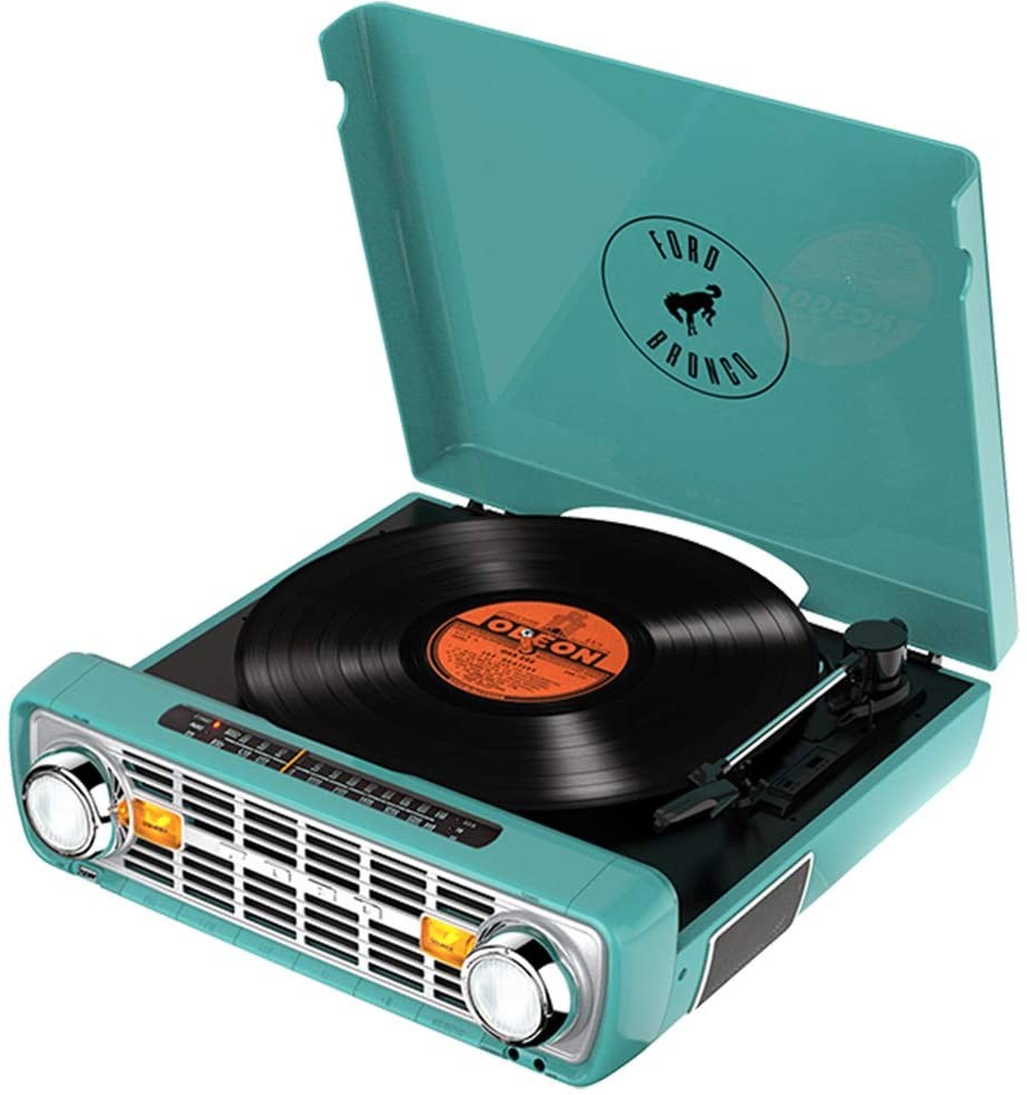  Toca-discos vinil Bronco LP ION com rádio, USB, entrada auxiliar e conversão digital 110v - Verde (Foto: Divulgação)