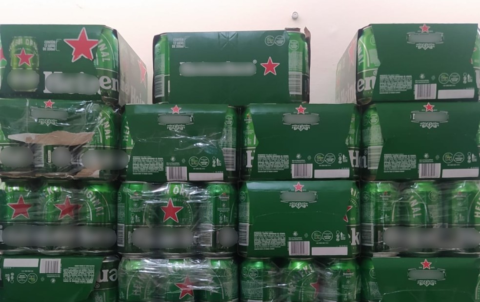 Homem é preso ao usar carrinho de compras para furtar mais de 200 latas de cerveja em Itapeva  — Foto: Guarda Civil Municipal/ Divulgação 