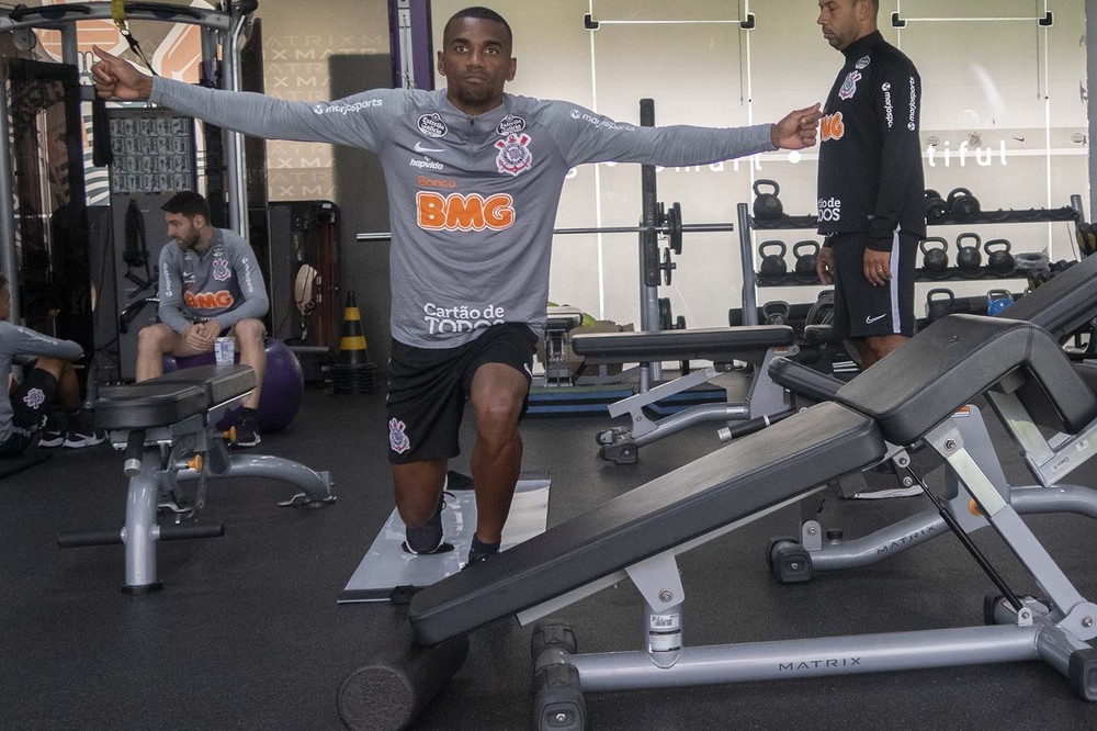 Cruzeiro espera Marllon nesta quarta para assinar; Corinthians pagará parte do salário