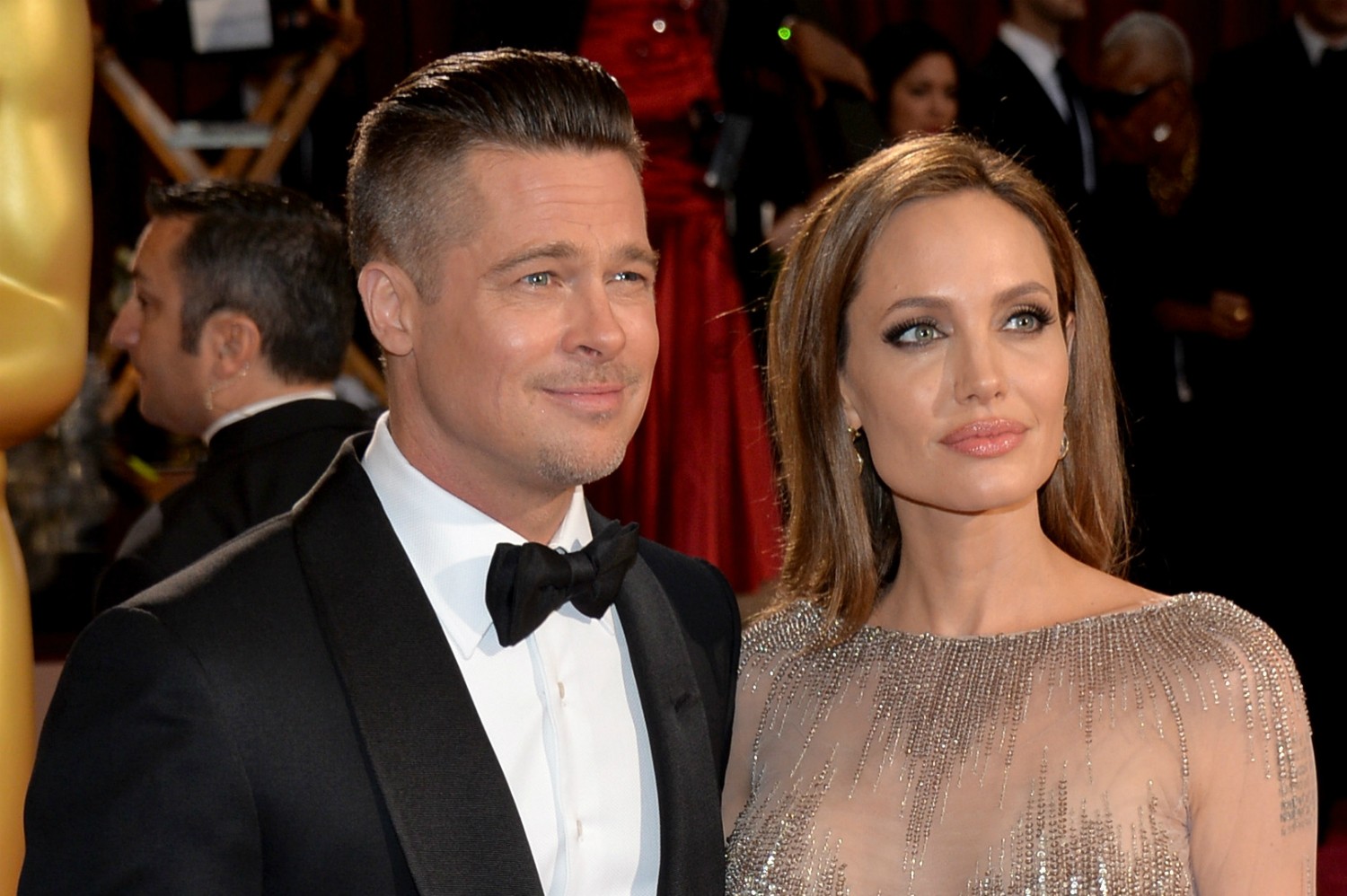 Brad Pitt e Angelina Jolie devem tomar conta de seus filhos com mais vigilância. Dois deles, Maddox e Pax, enlouqueciam os vizinhos na cidade californiana de Santa Barbara, dirigindo suas motocicletas de brinquedo pelas praias locais. (Foto: Getty Images)