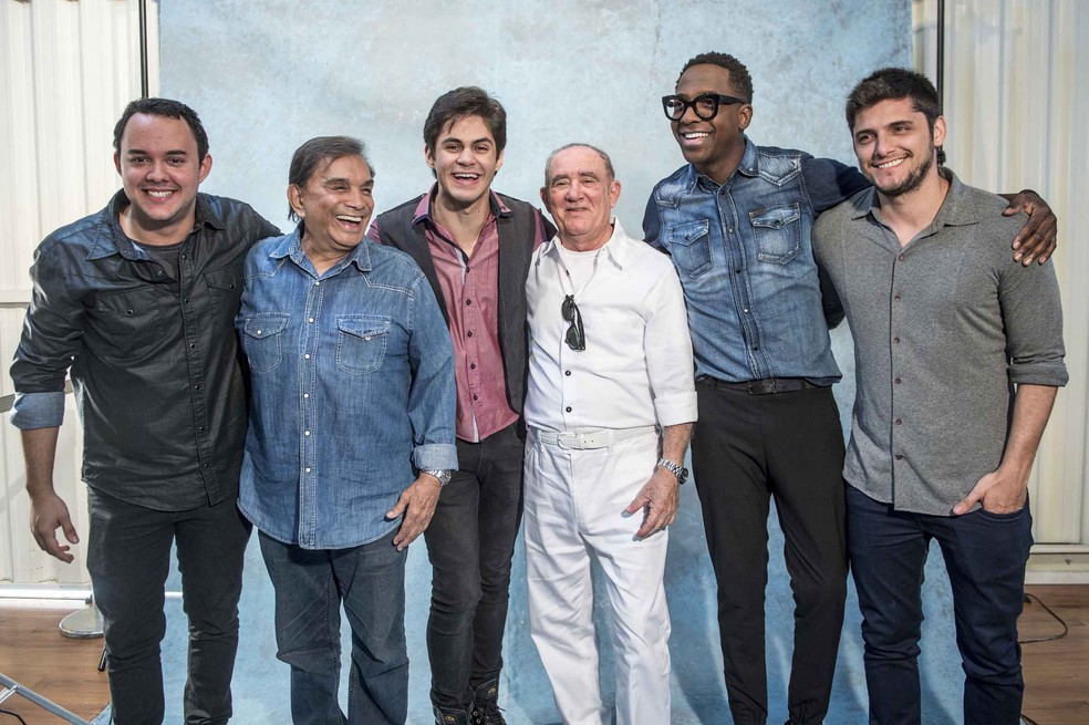 Aspirantes a trapalhão passaram poucas e boas nas mãos de Didi e Dedé (Foto: Globo)