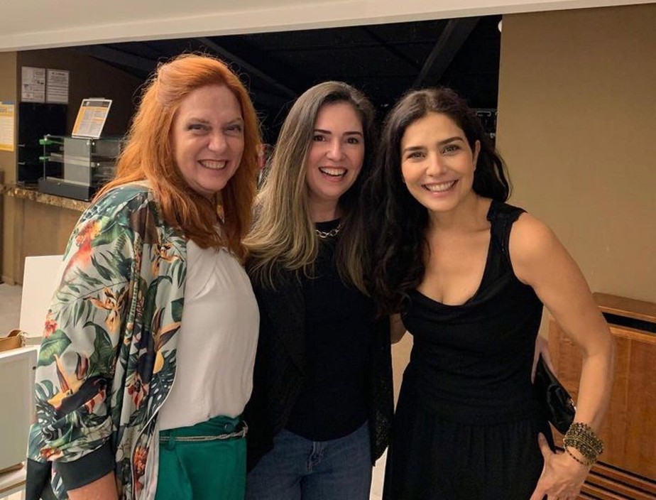 Letícia Sabaella com as amigas Adriana e Danielle Marques
