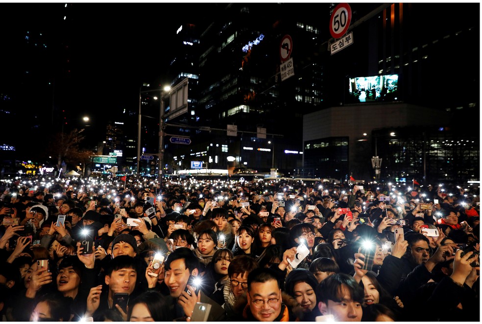 Multidão se reúne para festejar a chegada de 2020 em Seul — Foto: Kim Hong-Ji/Reuters