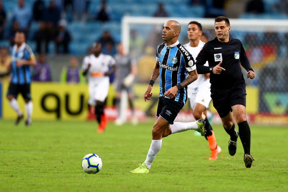 Diego Tardelli entrou muito bem no jogo — Foto: Lucas Uebel/Grêmio