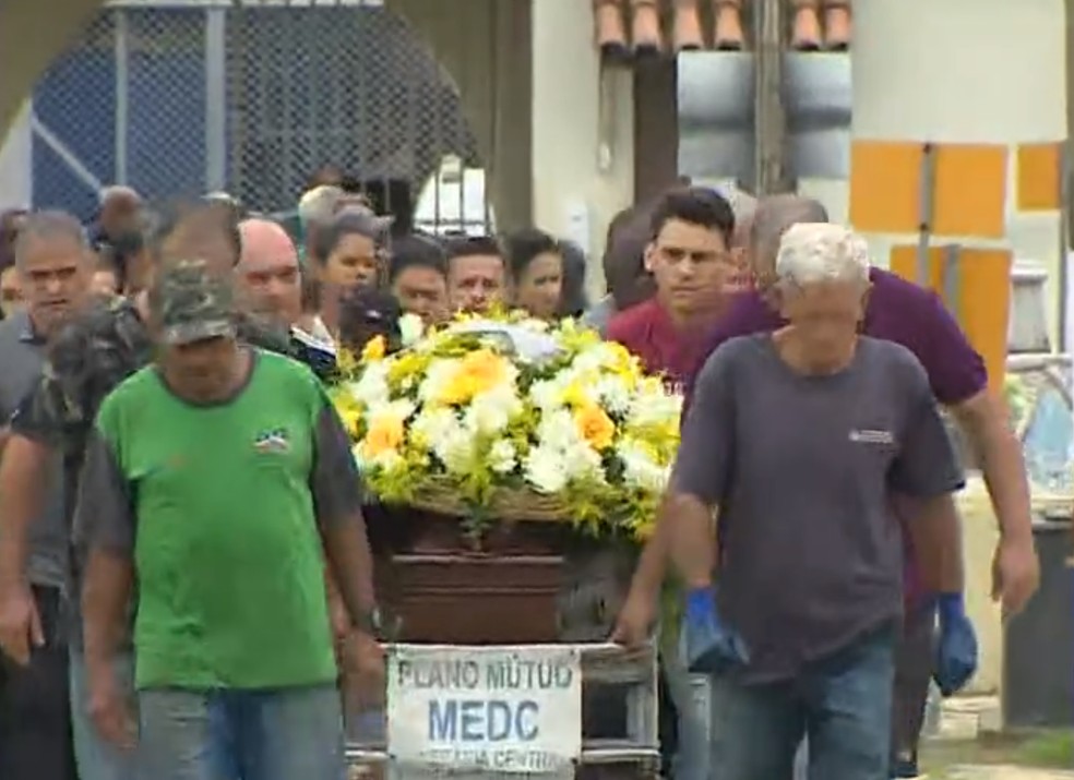 PM que matou mulher a tiros em Guaratinguetá cometeu crime depois dela recusar aliança e flores — Foto: Reprodução/TV Vanguarda