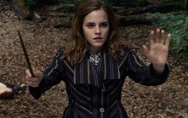 A atriz Emma Watson no papel da bruxa Hermione Granger (Foto: Reprodução)