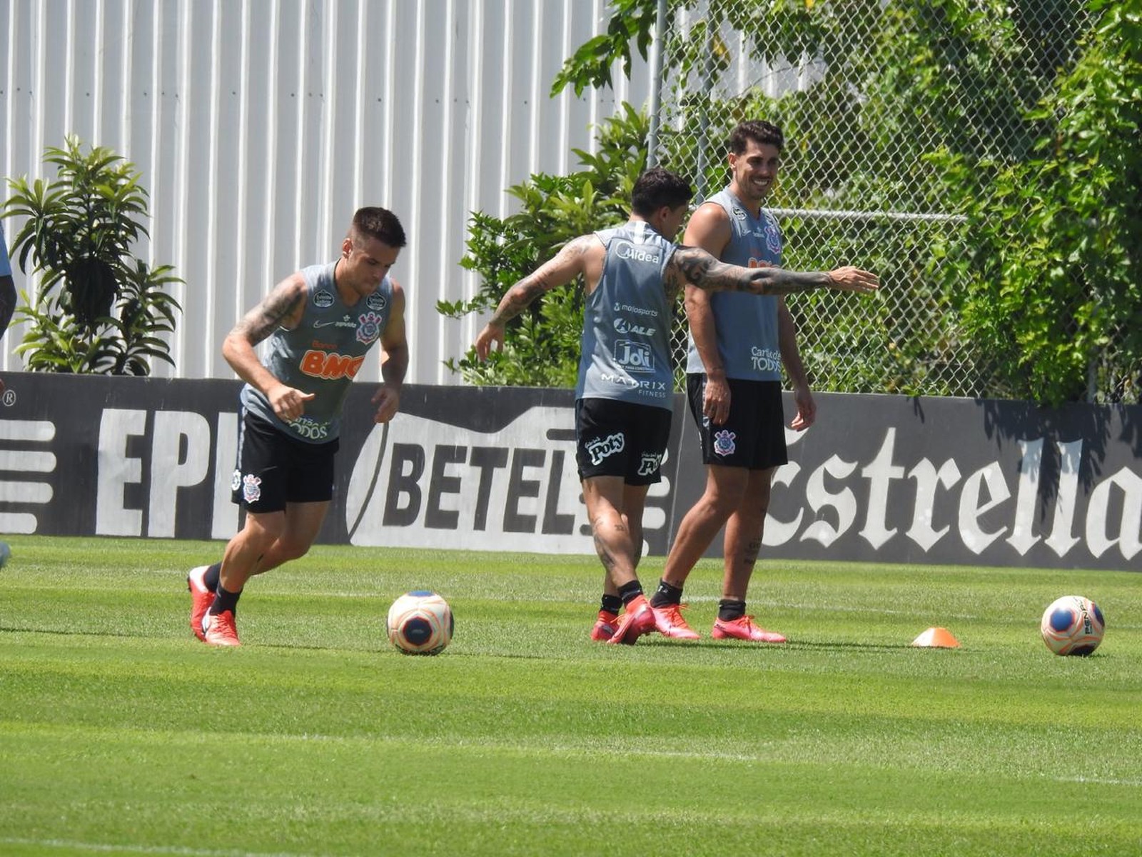Ramiro participa de aquecimento e Yony volta a treinar com o grupo em reapresentação do Corinthians