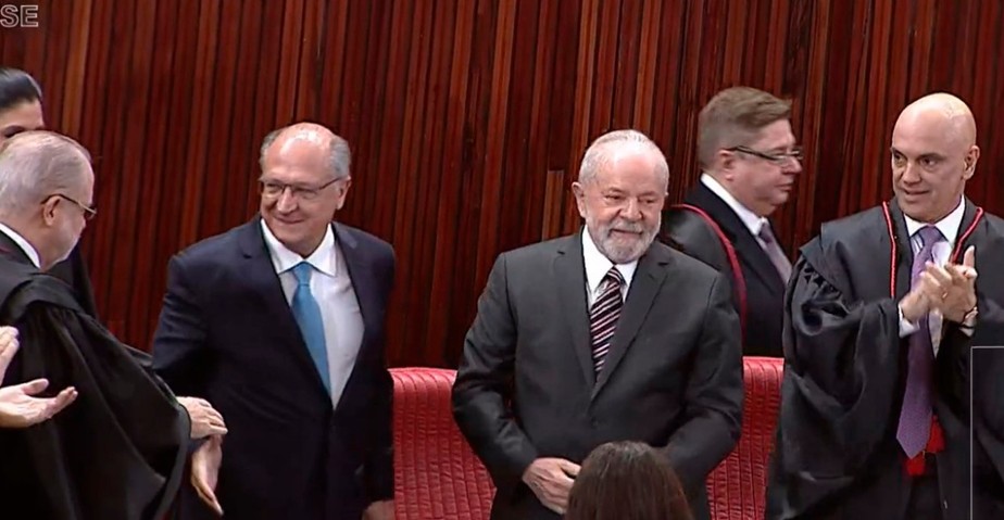 Lula e Alckmin chegam para a cerimônia de diplomação da chapa no TSE