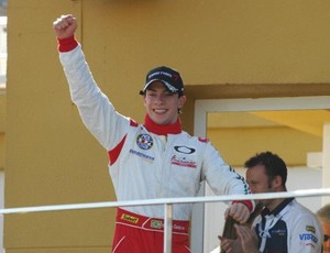 Campeão de 2010 fatura primeira vitória brasileira na Fórmula Abarth (Divulgação)