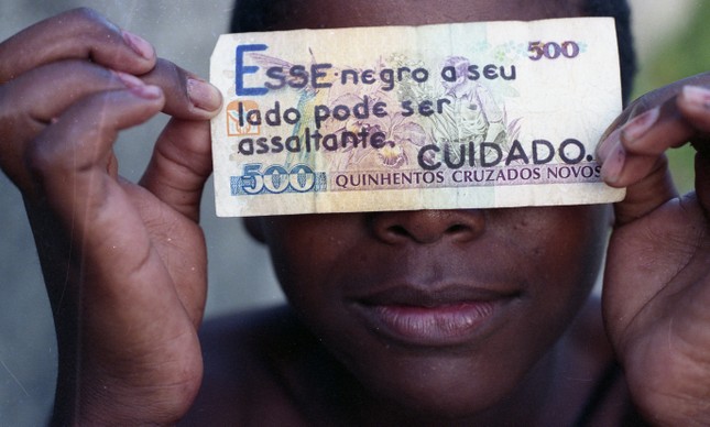 Cédula com mensagem racista que circulava no Rio em 1992