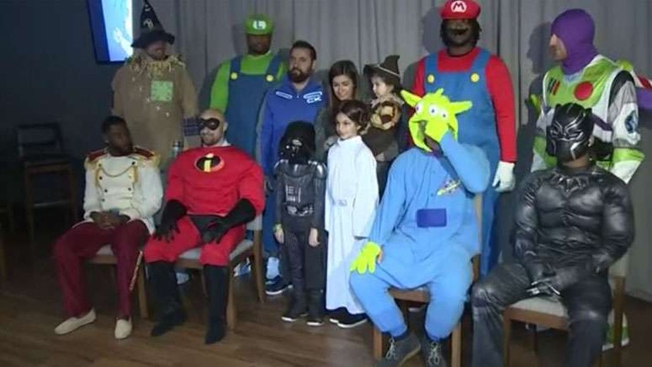 New England Patriots Da Festa De Halloween Para Criancas Com Cancer Com Presenca De Jogadores Futebol Americano Ge