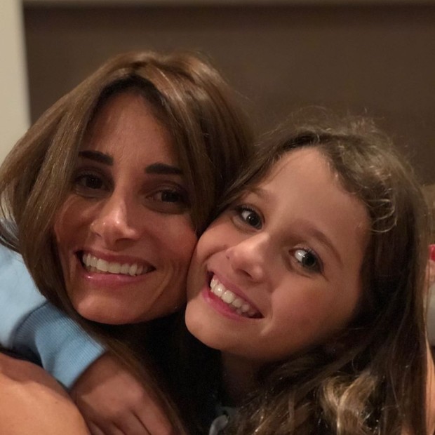 Ella Felipa com a mãe, Karina Tavares (Foto: Reprodução/Instagram)