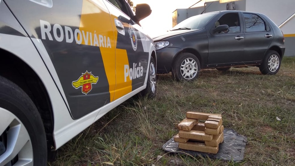 Droga estava em fundo falso — Foto: Polícia Rodoviária
