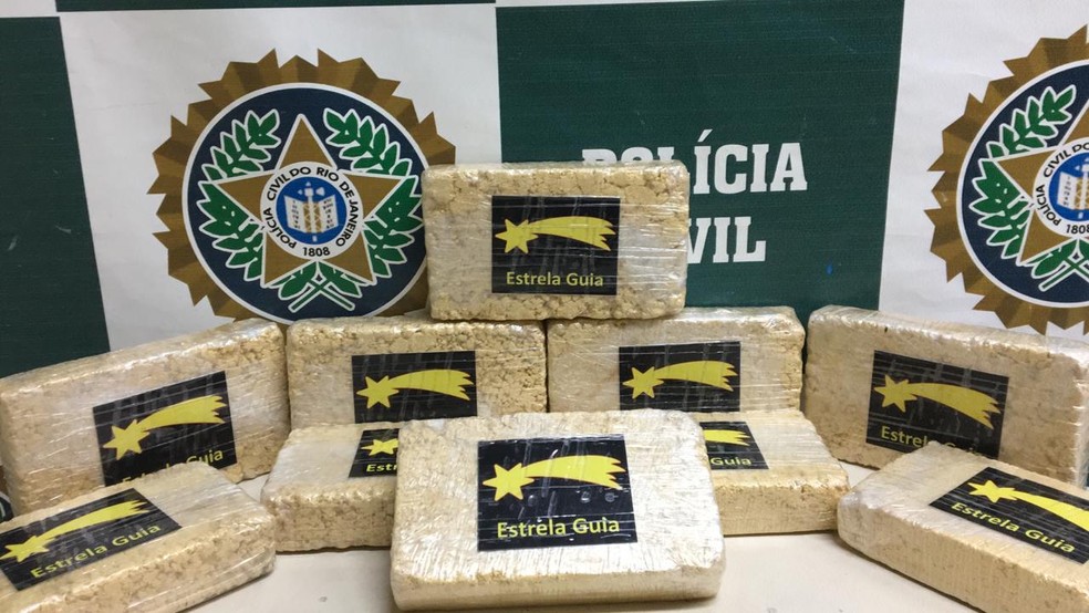 Polícia apreendeu 10 quilos de pasta base com suspeita em ônibus em Duque de Caxias, Baixada Fluminense.  — Foto: Divulgação/Polícia Civil 