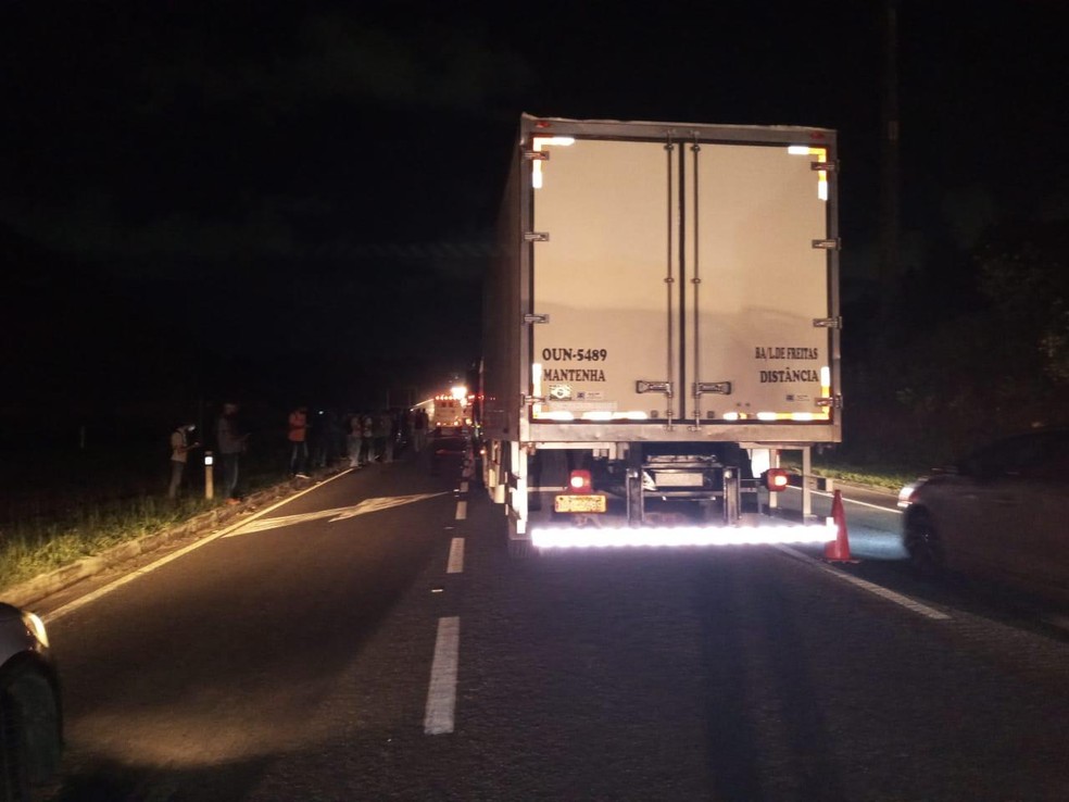Acidente entre ônibus e caminhão deixa trânsito lento na BA-526 — Foto: Divulgação / Bahia Norte