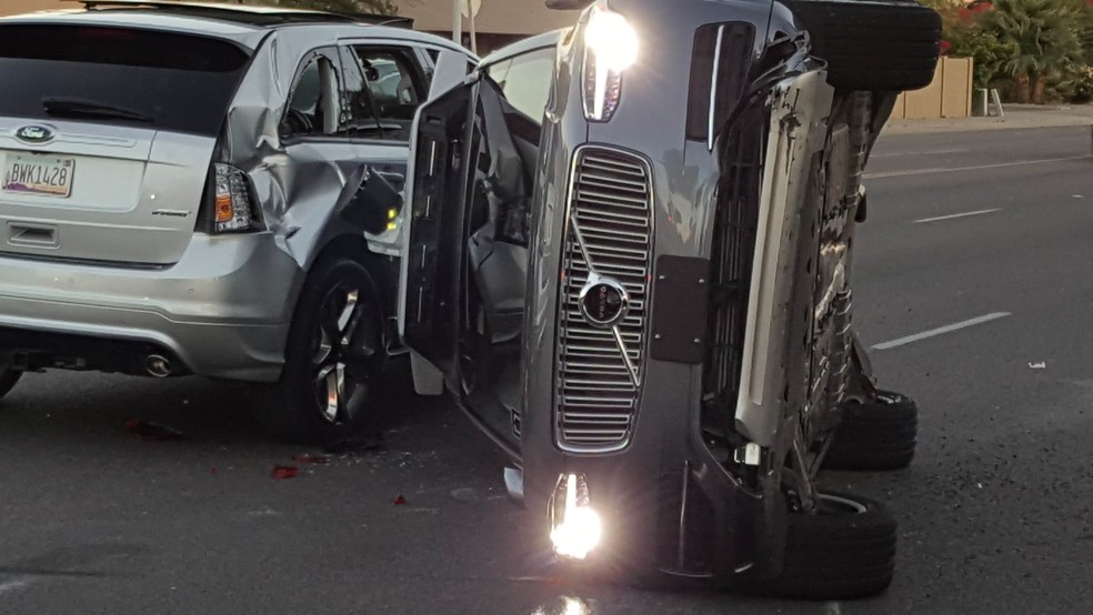 Em março de 2017, carro autônomo do Uber tombou em acidente também em Tempe (Foto: Courtesy FRESCO NEWS/Mark Beach/Handout via REUTERS)