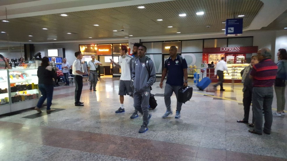 Fluminense desembarca em Porto Alegre (Foto: Hector Werlang)