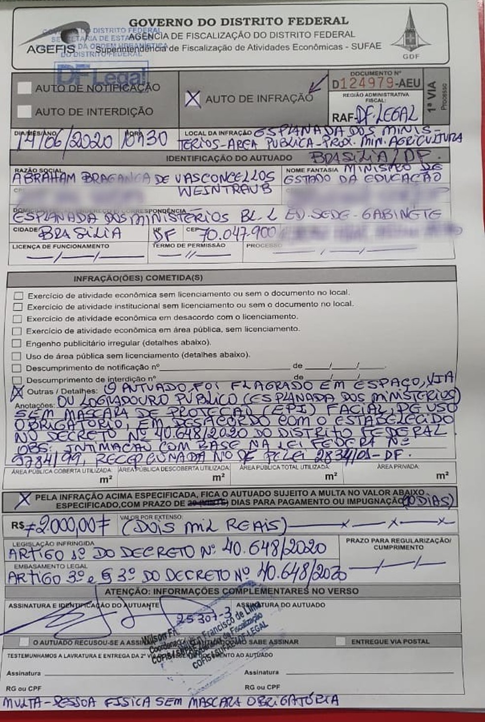 Auto de infração do GDF, enviado ao ministro da Educação, Abraham Weintraub — Foto: Divulgação