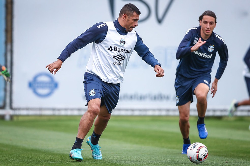 Elogiado, Diego Souza revela plano em volta do Grêmio e fará trabalho para formar base muscular