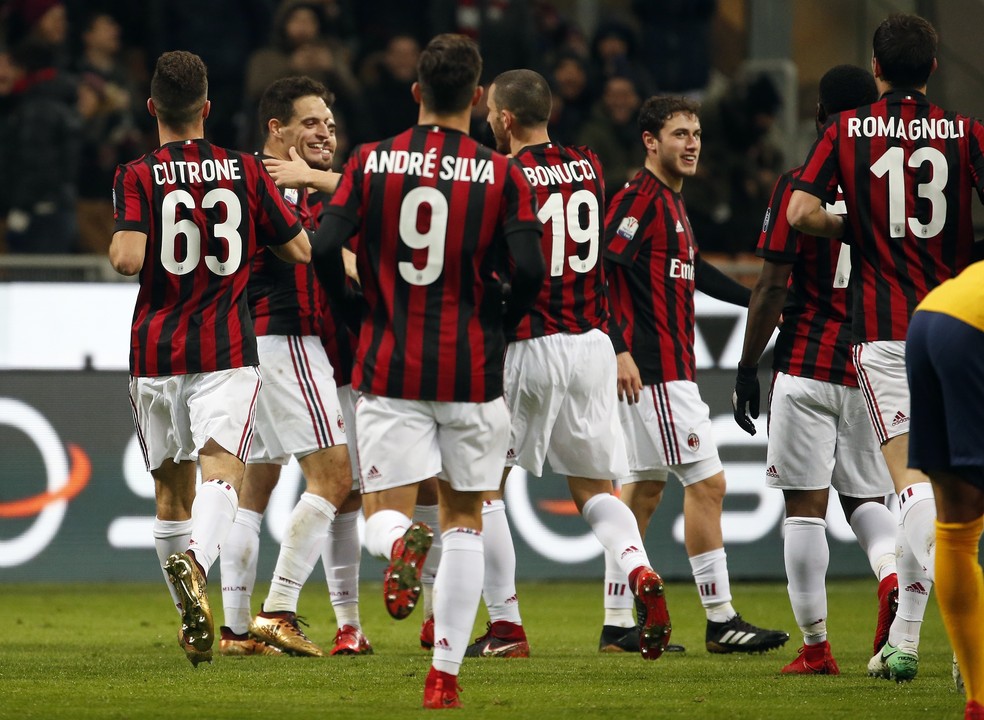 Milan venceu o Helas Verona por 3 a 0 e avançou às quartas de final da Copa Itália (Foto: Antonio Calanni/AP)