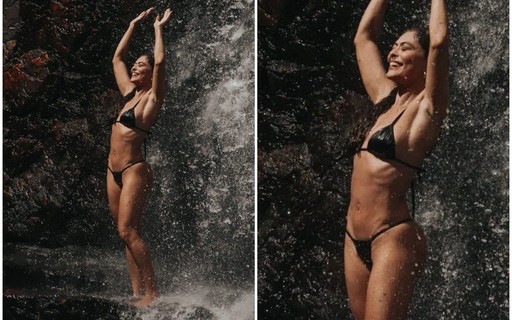 Juliana Paes se refresca em cachoeira em Goiás