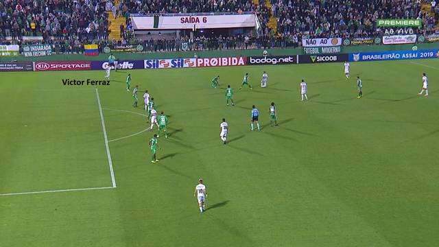 Victor Ferraz estava em posiÃ§Ã£o de impedimento na origem do lance do gol do Santos contra a Chapecoense