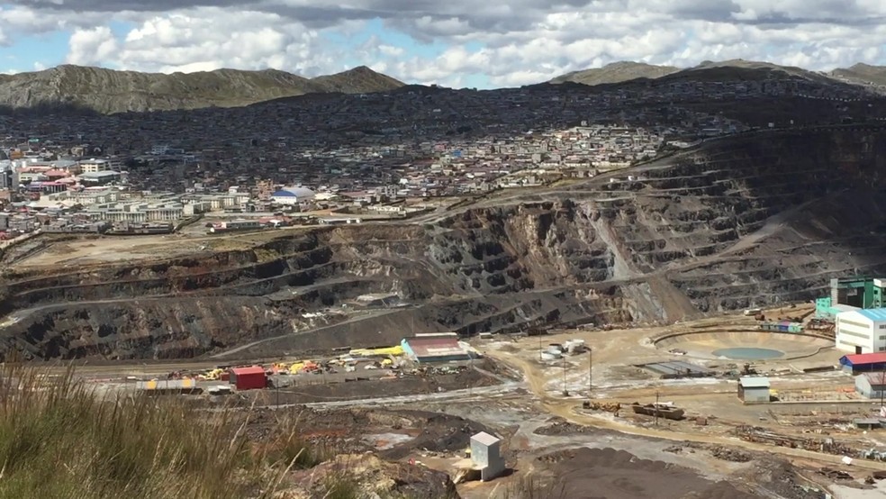 Cerro de Pasco, no Peru, tem uma enorme mina a céu aberto (Foto: BBC)