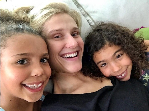 Celina Locks com as filhas de Ronaldo (Foto: instagram)