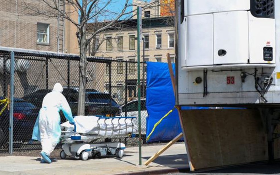 Several deaths from New York coronavirus are brought to mobile morgues - Photo: Getty Images / BBC