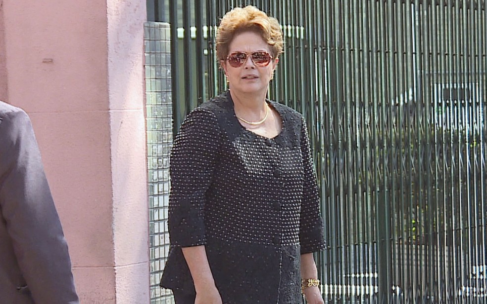 Dilma Rousseff se despede da mãe em BH e recebe amigos no velório ...