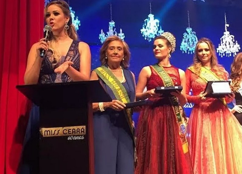 Emília Corrêa, a segunda da esquerda para direita, ao lado Melissa e Flavia outras duas cearenses vencedoras do Miss Brasil  (Foto: Miss Universo Brasil/Divulgação )