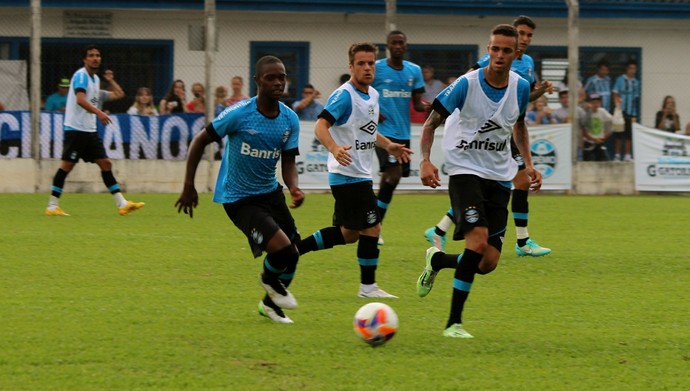 Grêmio usa Luan de exemplo e traça plano de carreira a joia de 16 anos