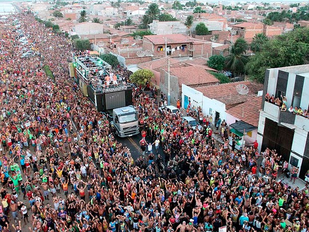 Carnaval de Macau, no litoral do RN, atrai milhares de foliões todos os anos (Foto: Canindé Soares)