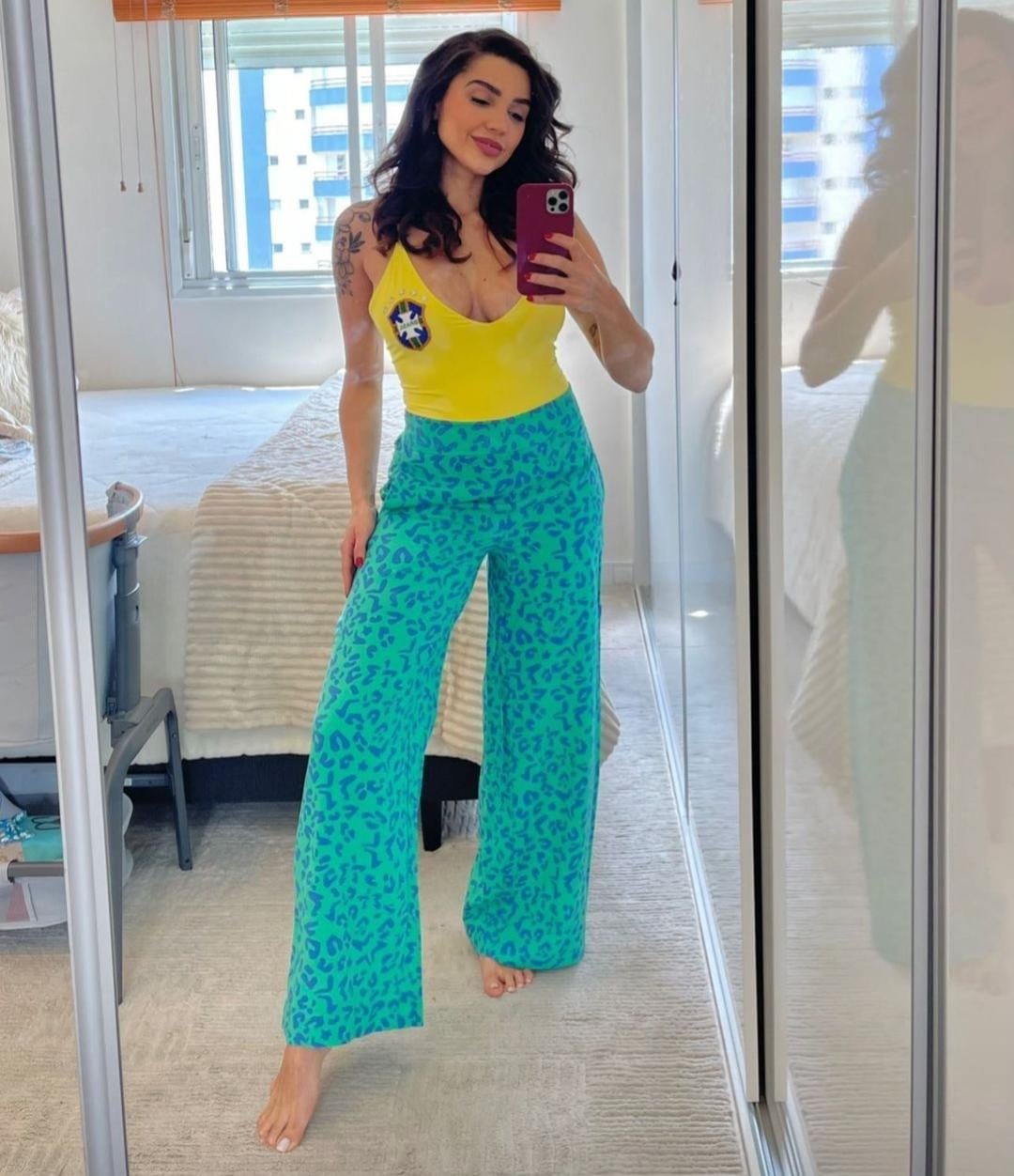 Paula Amorim de verde e amarelo — Foto: Reprodução do Instagram