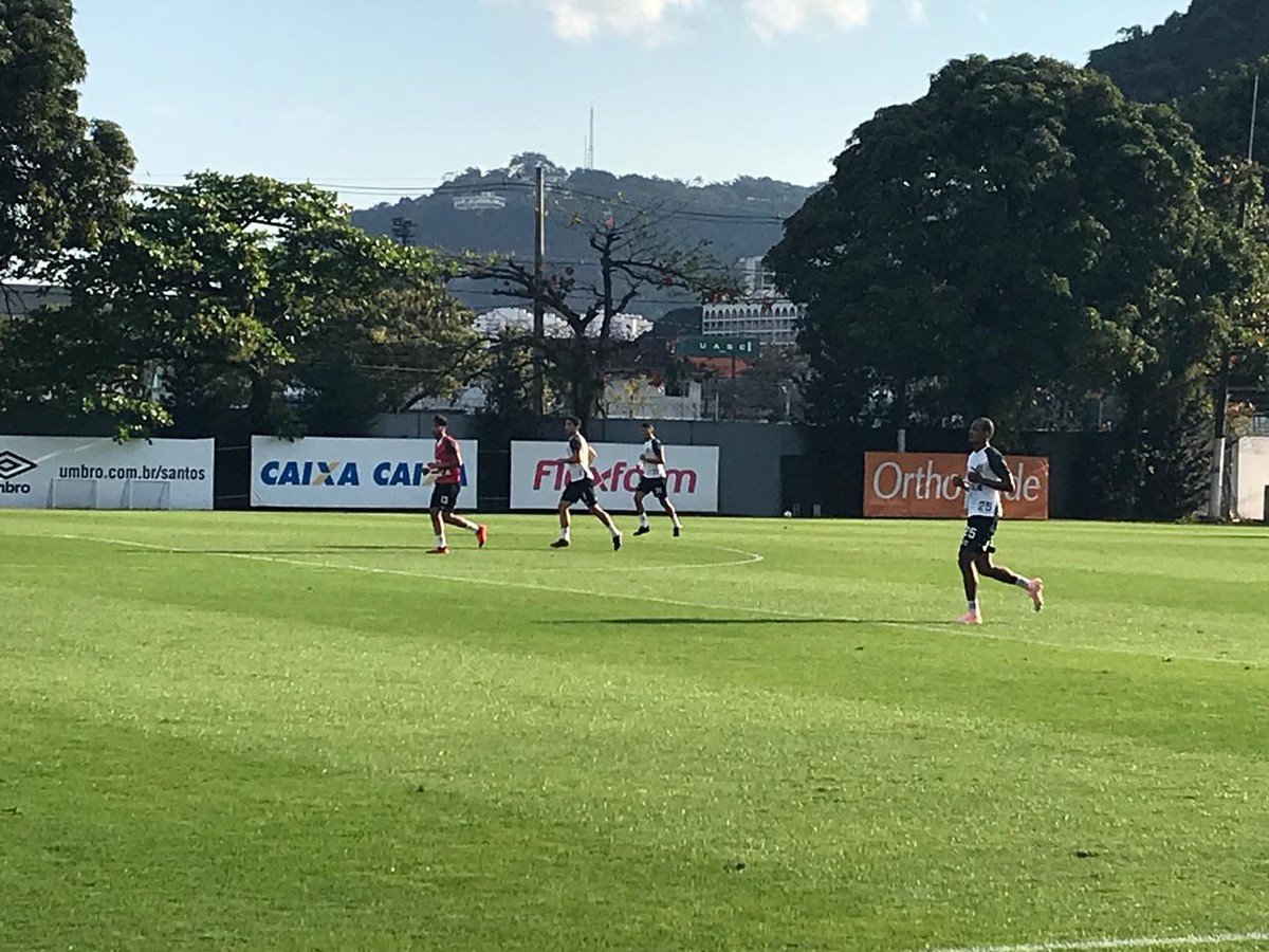 Com dois de Bryan Ruiz, reservas do Santos vencem jogotreino contra