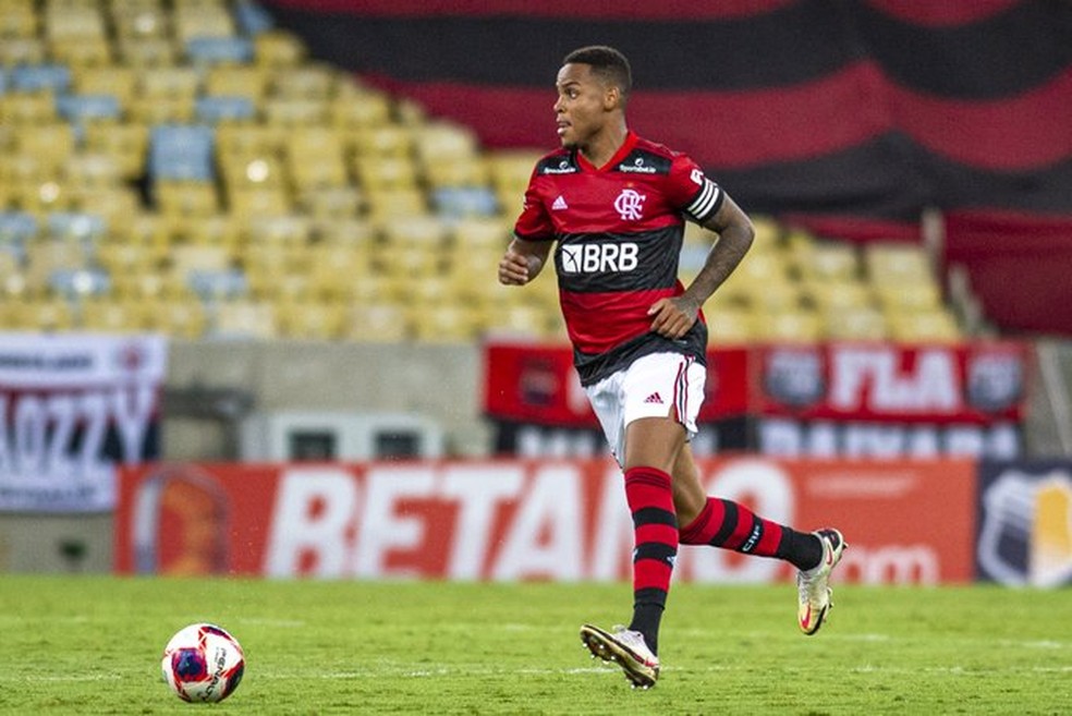 Flamengo avalia empréstimo de Natan após proposta do RB Bragantino