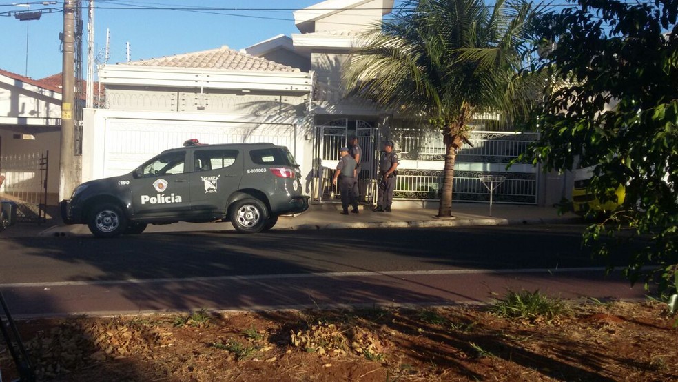 Gaeco faz operação contra esquema de fraudes em licitações em Catanduva (Foto: Janaina de Paula/TV Tem)