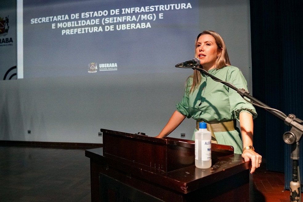 Prefeita Elisa Araújo durante anúncio da recuperação AMG-2595 — Foto: Prefeitura de Uberaba/Divulgação