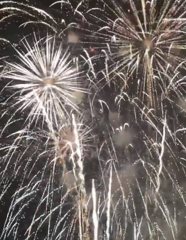 Fogos de artifício durante a festa (Foto: Reprodução/Instagram)