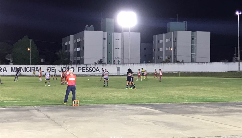 Com três gols em cada tempo, as Belas do Belo não tiveram dificuldades diante do Auto Esporte (Foto: Lucas Barros/GloboEsporte.com)