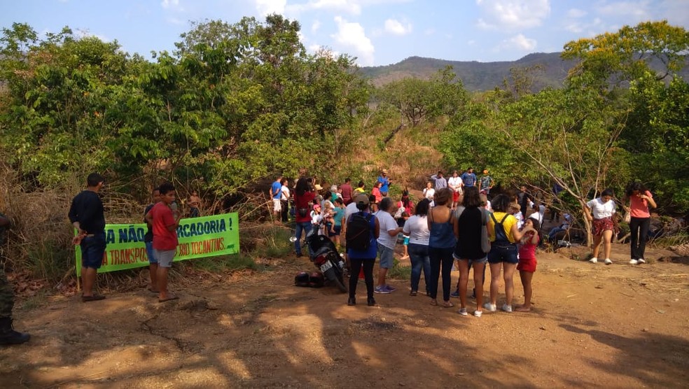 Abraço simbólico à bacia de Taquaruçu é realizado neste sábado (21) — Foto: Mazim Aguiar/TV Anhanguera