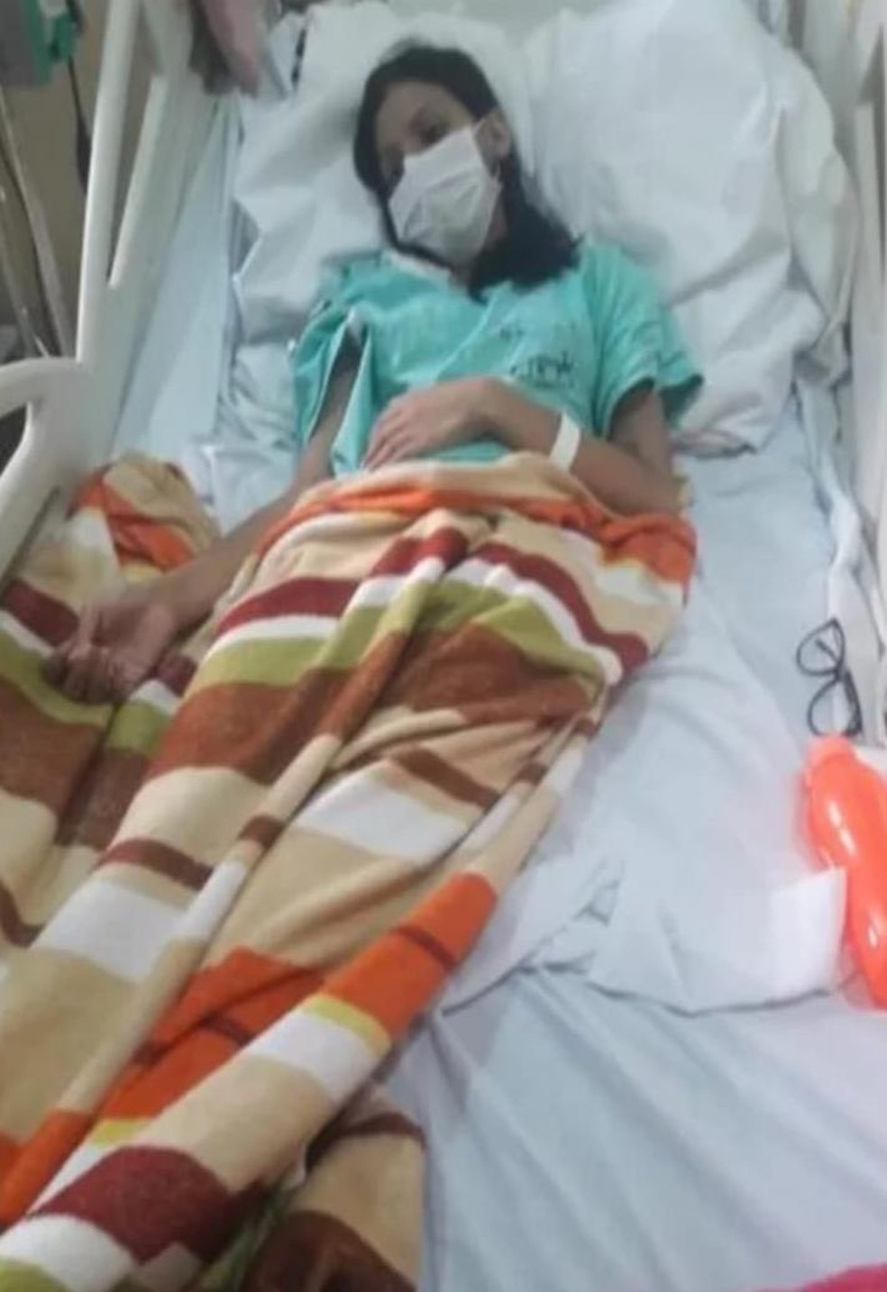 Luíza da Mata, de 17 anos, está internada no Hospital de Câncer de Mato Grosso — Foto: Arquivo pessoal