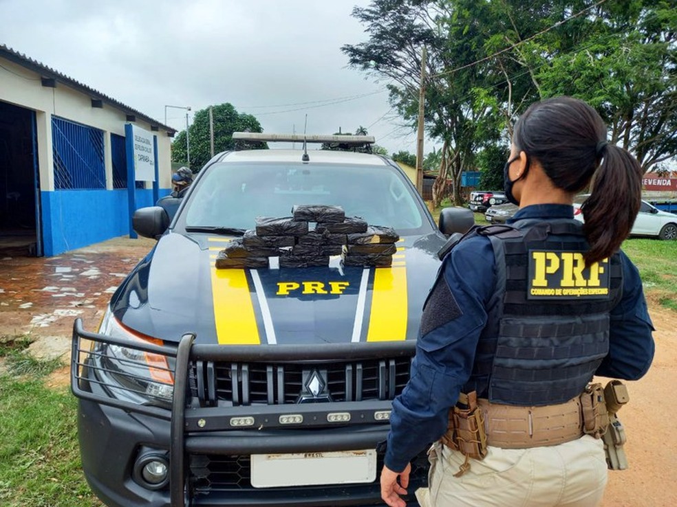 PRF apreende 12 quilos de cocaína que era transportada em táxi no interior do Acre — Foto: Arquivo/PRF