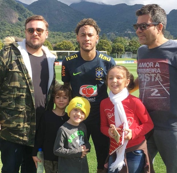 Leo Fuchs (esq) também visitou Neymar na Granja Comary (Foto: Reprodução/Instagram)