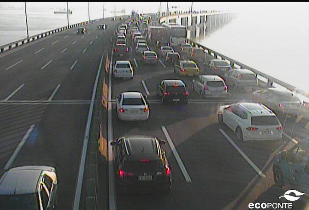 Trânsito intenso na Grande Curva da Ponte neste sábado — Foto: Reprodução/EcoPonte